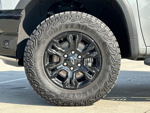 Used 2024 Chevrolet Silverado 1500 ZR2 w/ Technology Package AWD/4WD image 24
