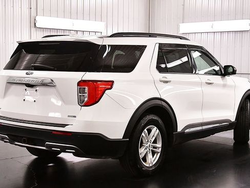 Used 2020 Ford Explorer XLT w/ Equipment Group 202A AWD/4WD image 7