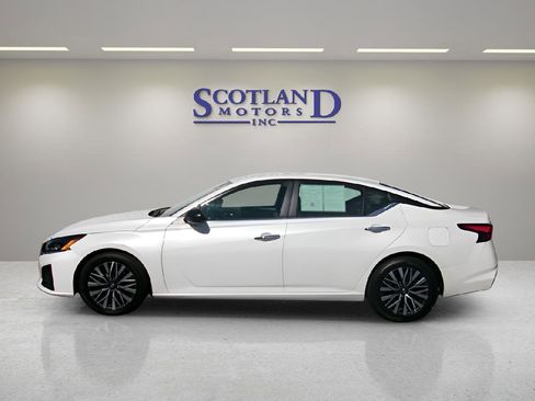 Used 2024 Nissan Altima 2.5 SV image 1