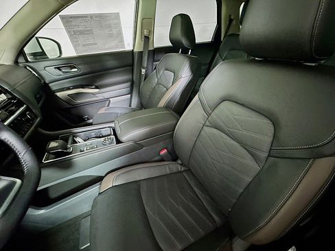 New 2025 Nissan Pathfinder Platinum w/ Cargo Package image 11