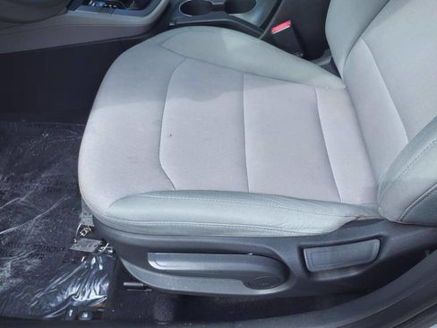 Used 2017 Hyundai Elantra SE image 11