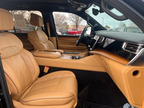 Used 2023 Jeep Grand Wagoneer Series III image 29