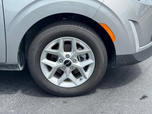 Certified 2025 Kia Soul LX w/ LX Technology Package FWD image 9