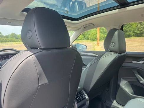 New 2026 Volkswagen Tiguan SE FWD image 16