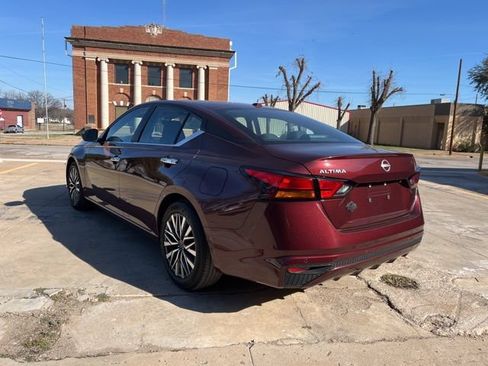 Used 2025 Nissan Altima 2.5 SV FWD image 4