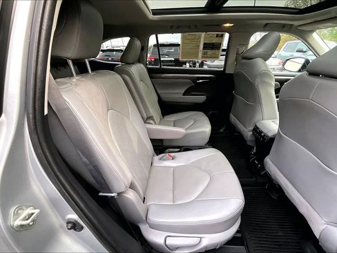 Used 2020 Toyota Highlander Platinum AWD/4WD image 19