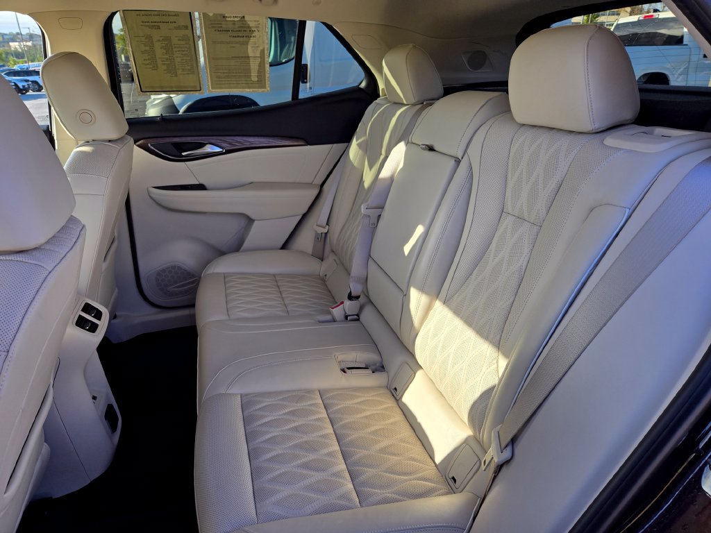 Used 2021 Buick Envision Avenir w/ Technology Package II FWD image 28