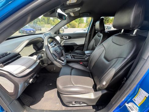 Used 2025 Jeep Compass Limited AWD/4WD image 23