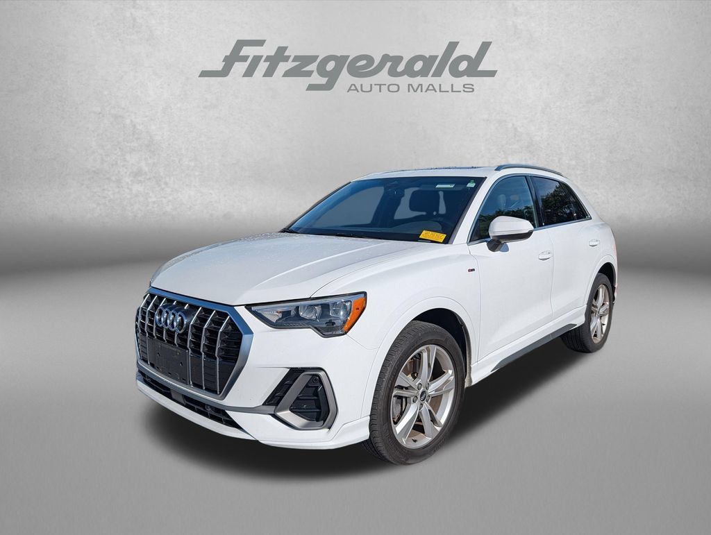 Used 2021 Audi Q3 2.0T Premium w/ Convenience Package AWD/4WD image 3