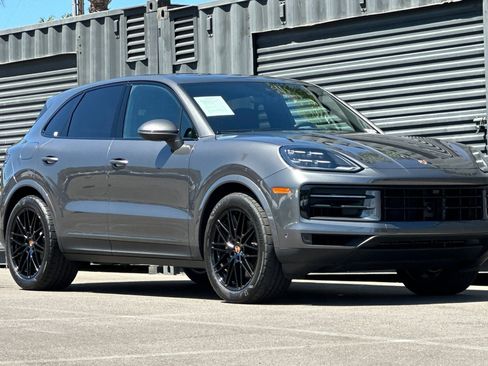 Used 2026 Porsche Cayenne AWD/4WD image 10