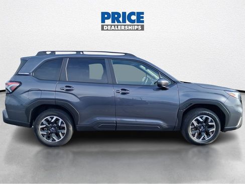 Used 2025 Subaru Forester Premium AWD/4WD image 5