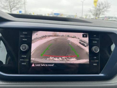 Used 2024 Volkswagen Taos SE image 19