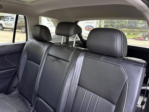 Used 2023 Volkswagen Tiguan SE w/ Panoramic Sunroof Package FWD image 26