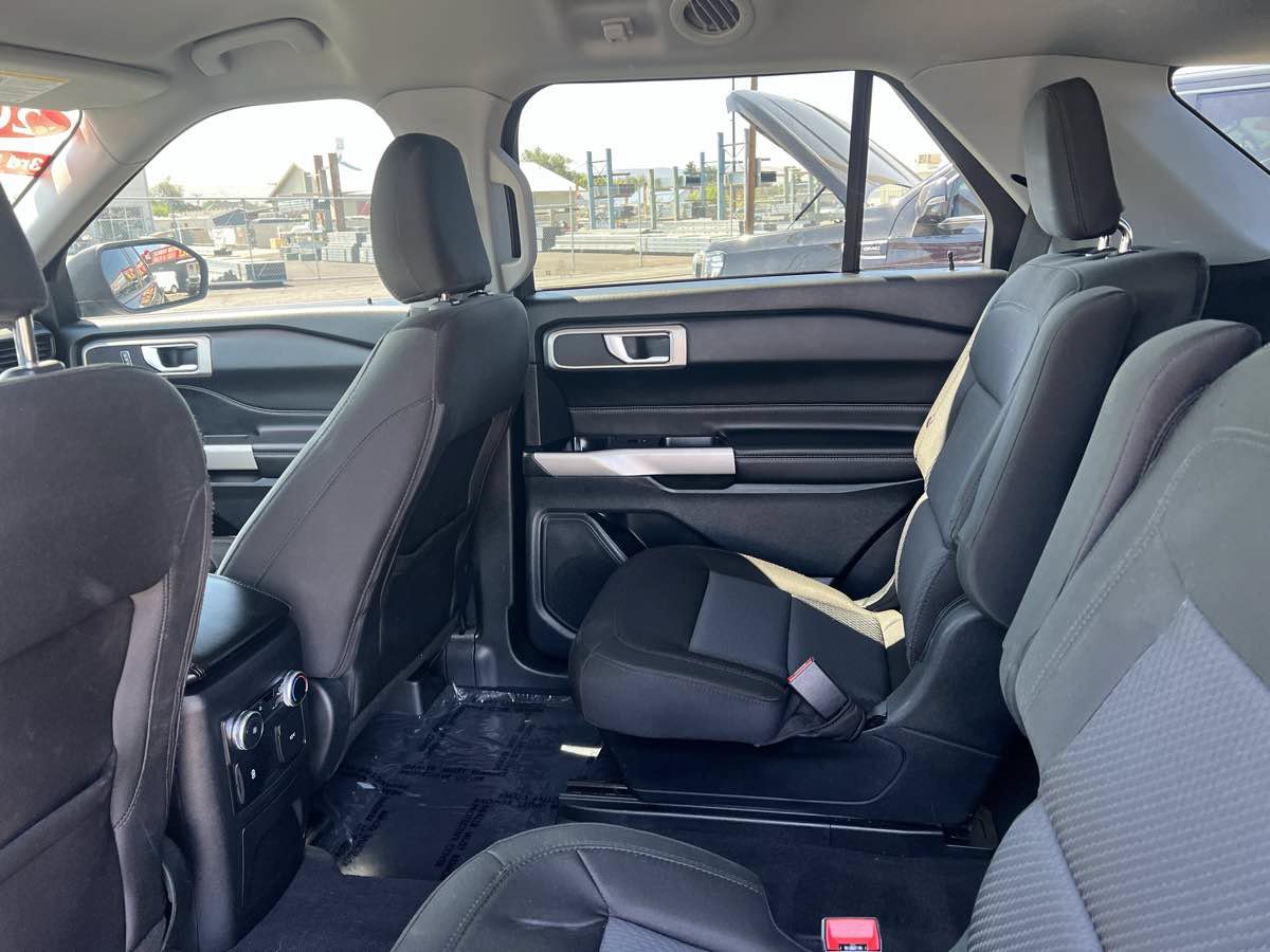 Used 2023 Ford Explorer XLT AWD/4WD image 8