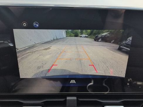 Used 2025 Chevrolet Equinox LT FWD image 18