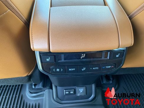 New 2026 Toyota Highlander Platinum AWD/4WD image 31