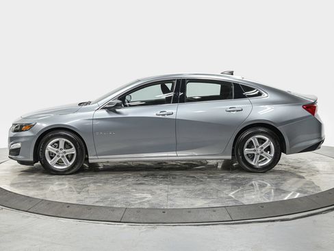 Used 2023 Chevrolet Malibu LS FWD image 2