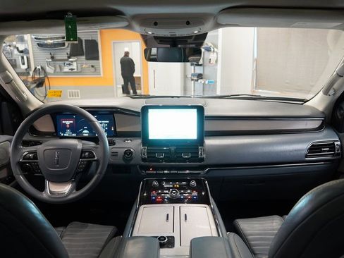 Used 2021 Lincoln Navigator L Black Label w/ Cargo Convenience Package image 21