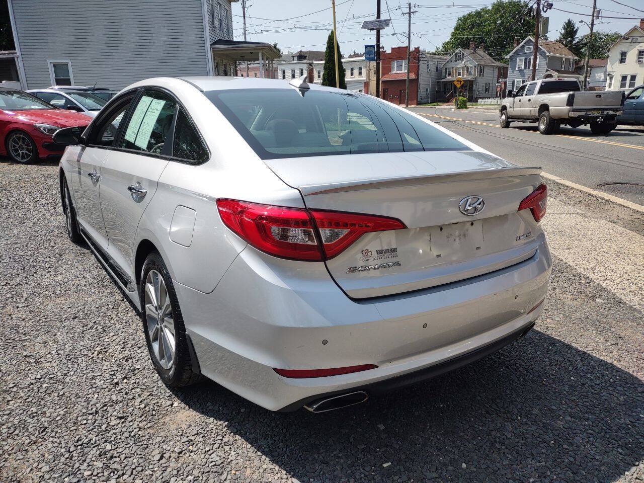 Used 2017 Hyundai Sonata Limited w/ Ultimate Package 04 FWD image 7