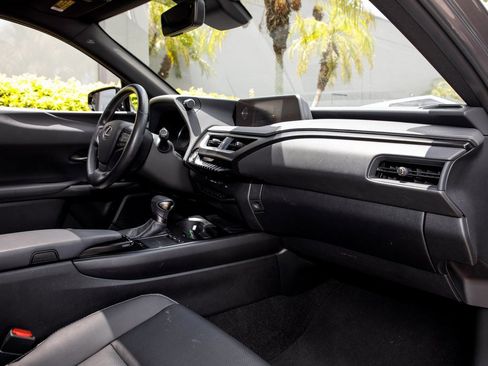 Used 2019 Lexus UX 200 image 35