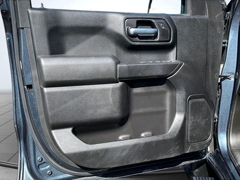 Used 2021 Chevrolet Silverado 1500 Custom Trail Boss AWD/4WD image 27