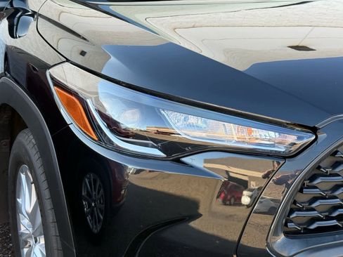 Used 2024 Toyota Corolla Cross LE image 25