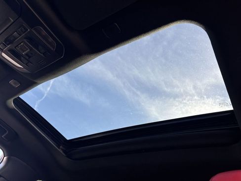 Used 2023 Toyota Highlander L image 19