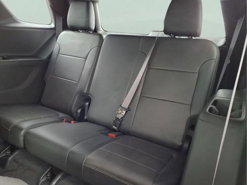 Used 2023 Chevrolet Traverse Premier FWD image 16