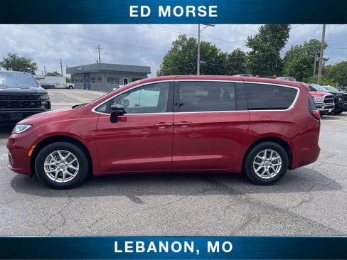Used 2025 Chrysler Pacifica Select FWD image 10