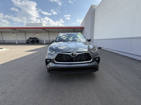 Used 2023 Toyota Highlander Limited image 18