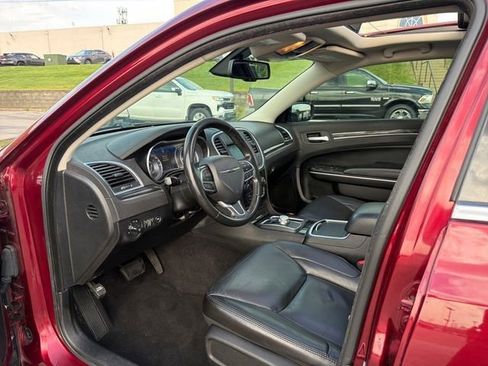 Used 2019 Chrysler 300 Touring w/ Quick Order Package 2EF RWD image 23