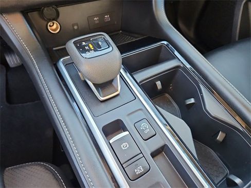 Used 2023 Nissan Pathfinder SL image 16