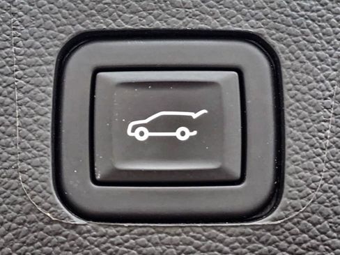 Certified 2023 Chevrolet Traverse RS AWD/4WD image 39