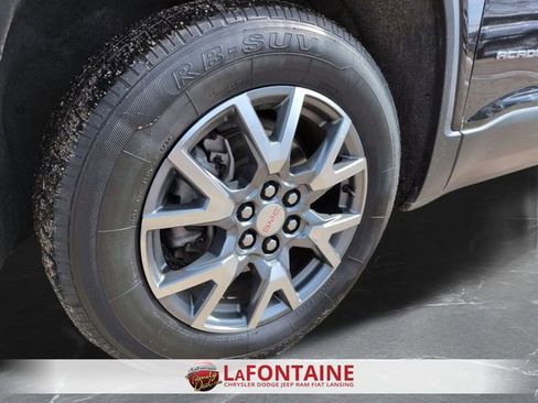 Used 2023 GMC Acadia SLT image 32