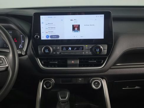 Used 2025 Toyota Grand Highlander FWD image 19