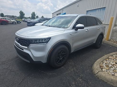 Used 2021 Kia Sorento LX FWD image 2