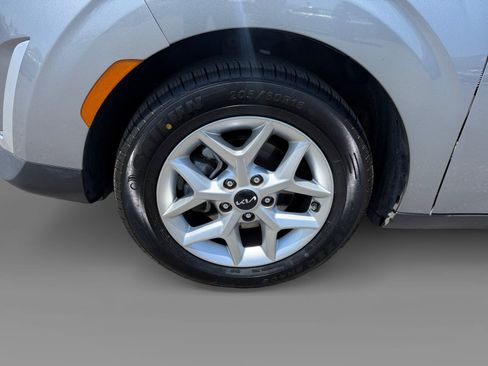 Used 2024 Kia Soul LX w/ Option Group 015 FWD image 9