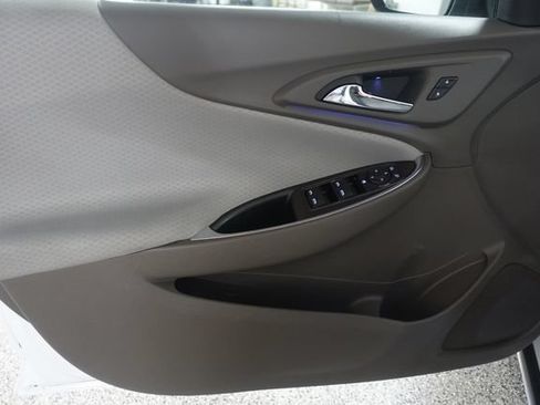 Used 2018 Chevrolet Malibu LT FWD image 9