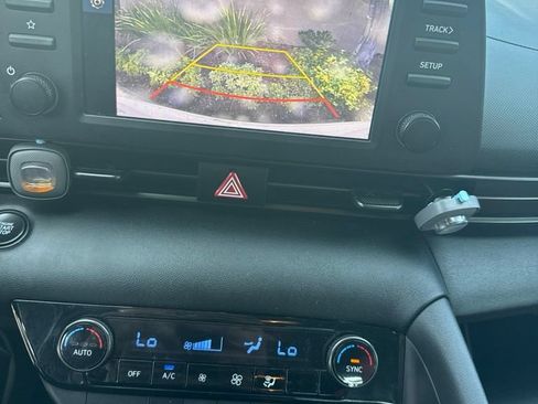 Certified 2025 Hyundai Elantra Sport FWD image 6