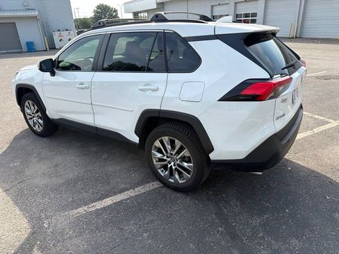 Used 2020 Toyota RAV4 XLE Premium FWD image 12