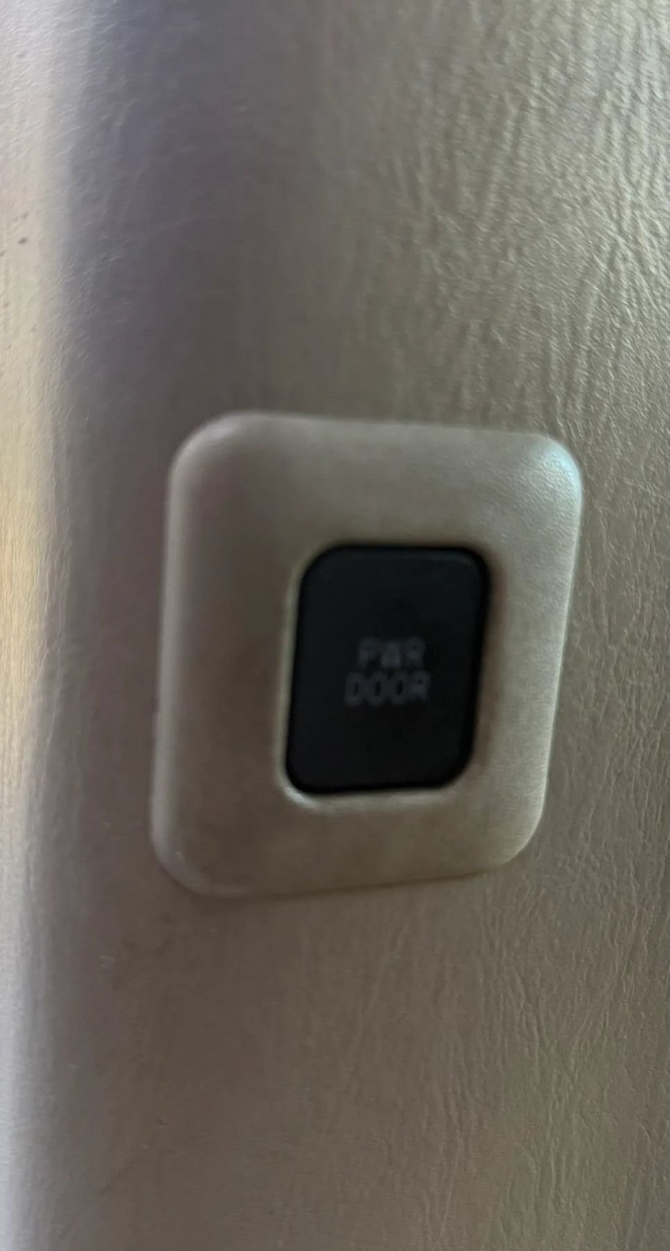 Used 2004 Toyota Sienna XLE w/ XLE Pkg 12 FWD image 26