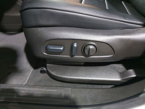 Used 2023 GMC Acadia SLE w/ Driver Convenience Package FWD image 30