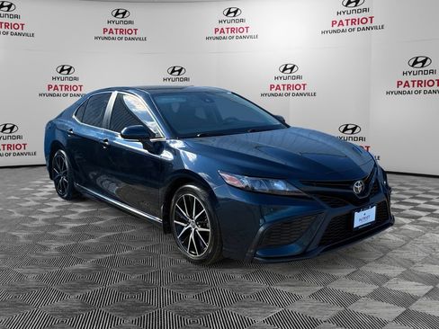 Used 2021 Toyota Camry SE w/ Convenience Package FWD image 1