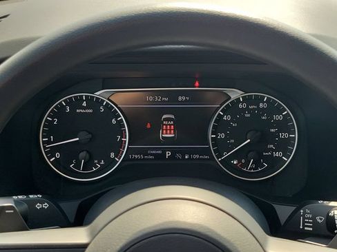 Used 2025 Nissan Pathfinder S FWD image 22