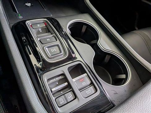 Certified 2024 Honda Pilot Touring image 11