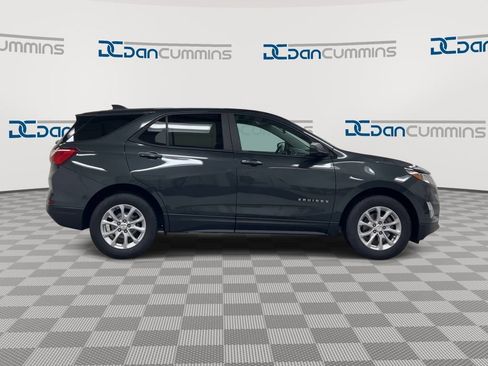 Used 2020 Chevrolet Equinox LS w/ LS Convenience Package FWD image 9