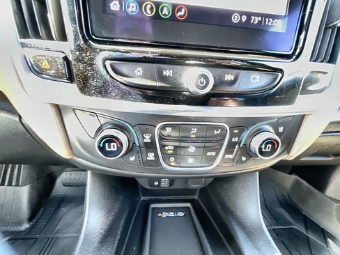 Used 2023 Chevrolet Traverse Premier image 18