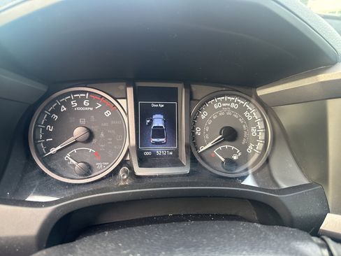 Used 2022 Toyota Tacoma TRD Off-Road w/ Technology Package image 3