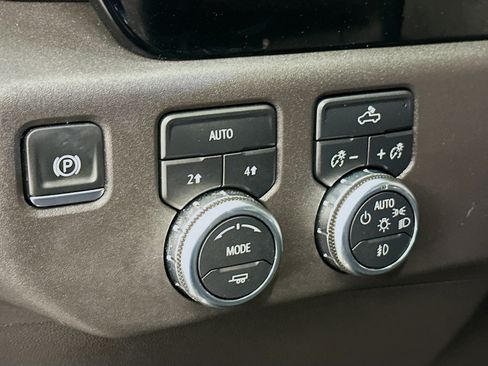 Used 2024 GMC Sierra 1500 Elevation image 17