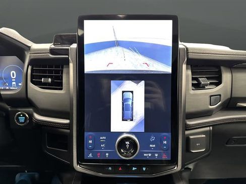 Used 2024 Ford Expedition Max Platinum image 11